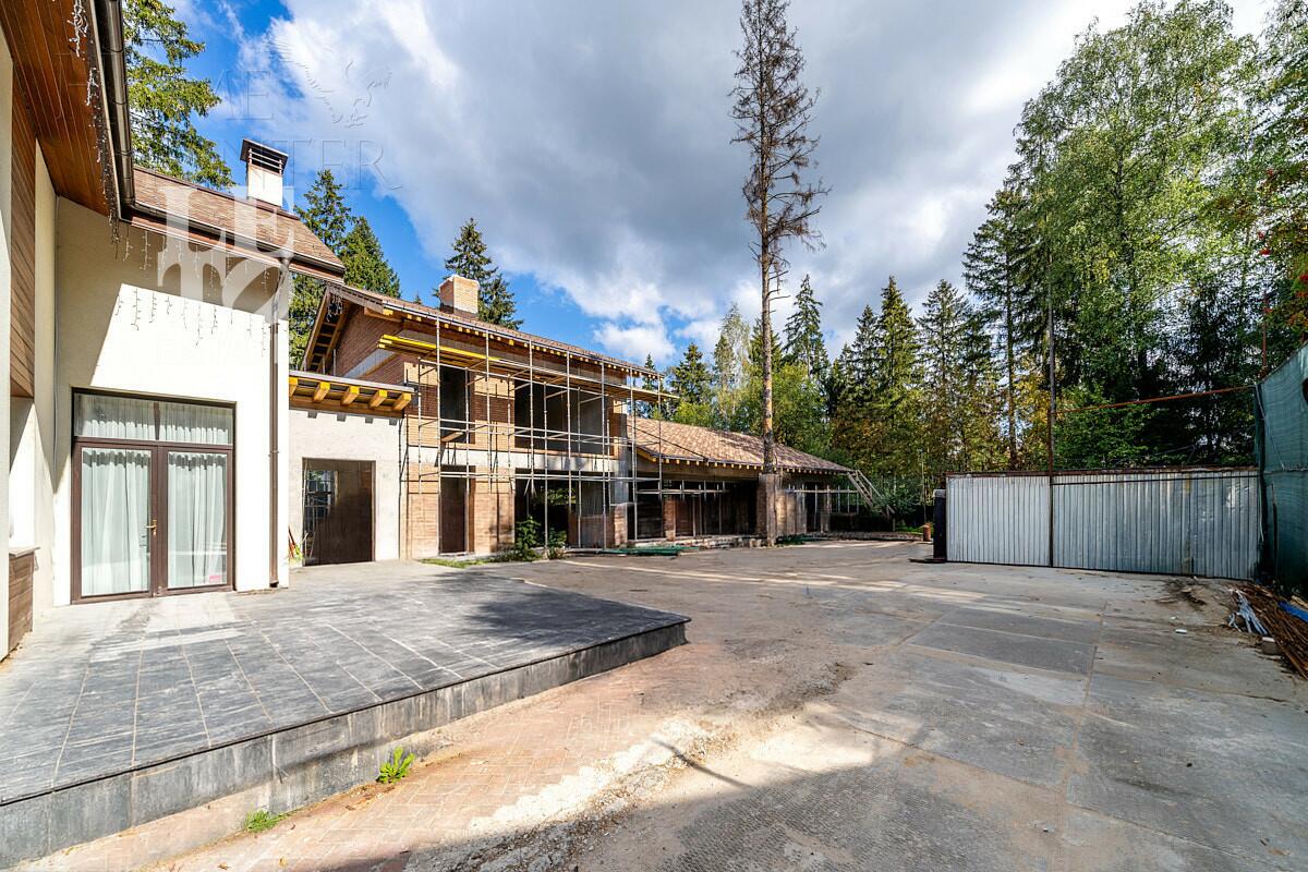 2-этажный коттедж 313 м² с отделкой