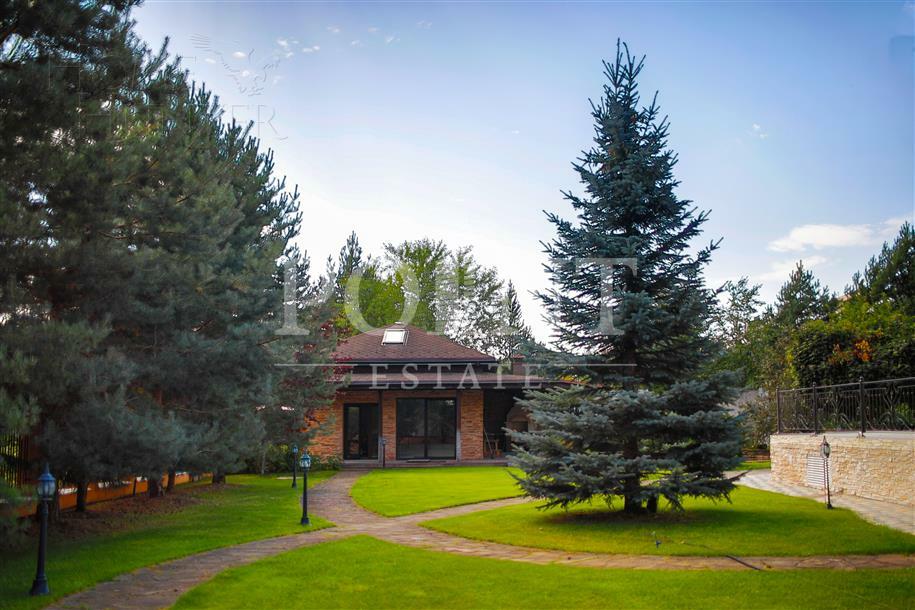 3-этажный коттедж 860 м² с отделкой