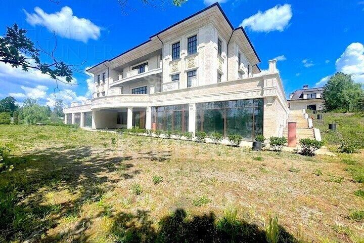 2-этажный коттедж 3 600 м² без отделки