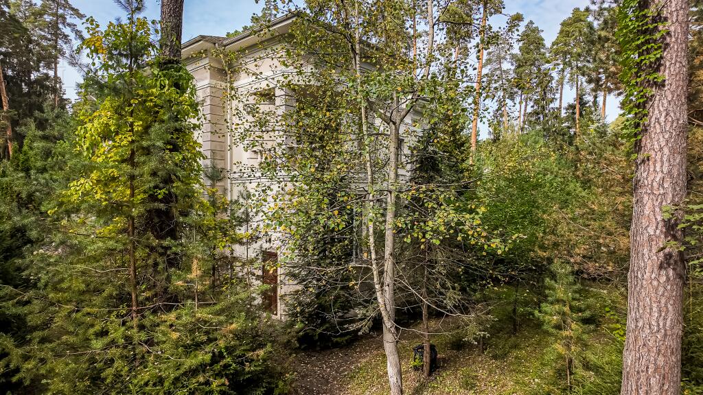 2-этажный коттедж 696 м² с отделкой