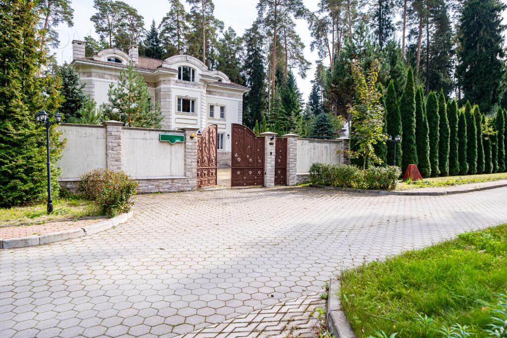 2-этажный коттедж 696 м² с отделкой