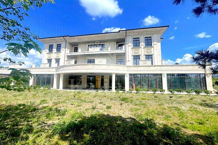 2-этажный коттедж 3 600 м² без отделки