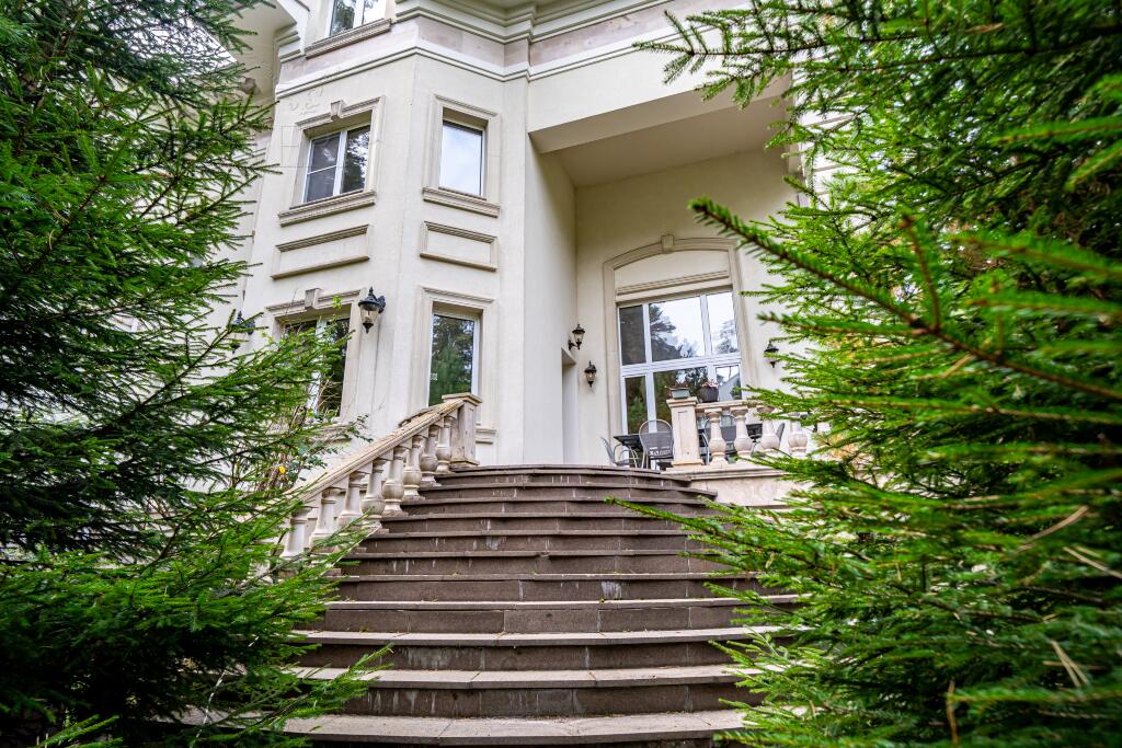 2-этажный коттедж 696 м² с отделкой