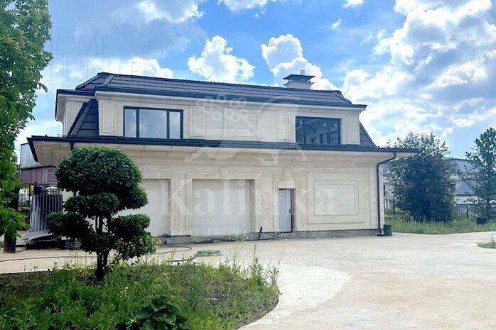 2-этажный коттедж 3 600 м² без отделки