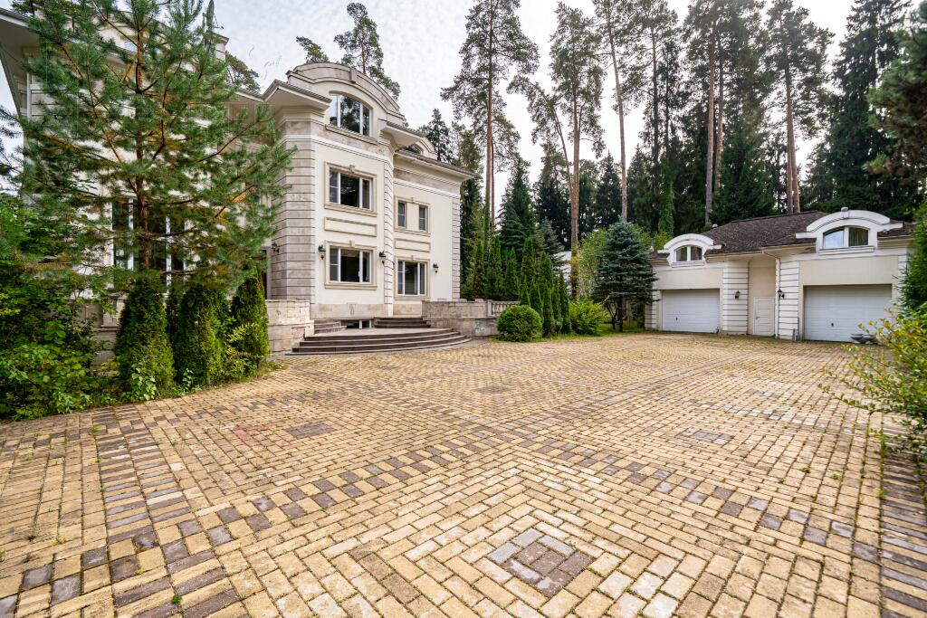 2-этажный коттедж 696 м² с отделкой