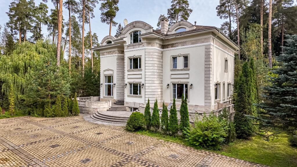 2-этажный коттедж 696 м² с отделкой