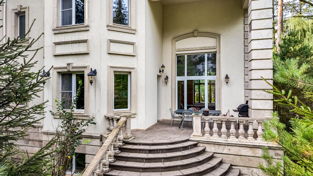 2-этажный коттедж 696 м² с отделкой