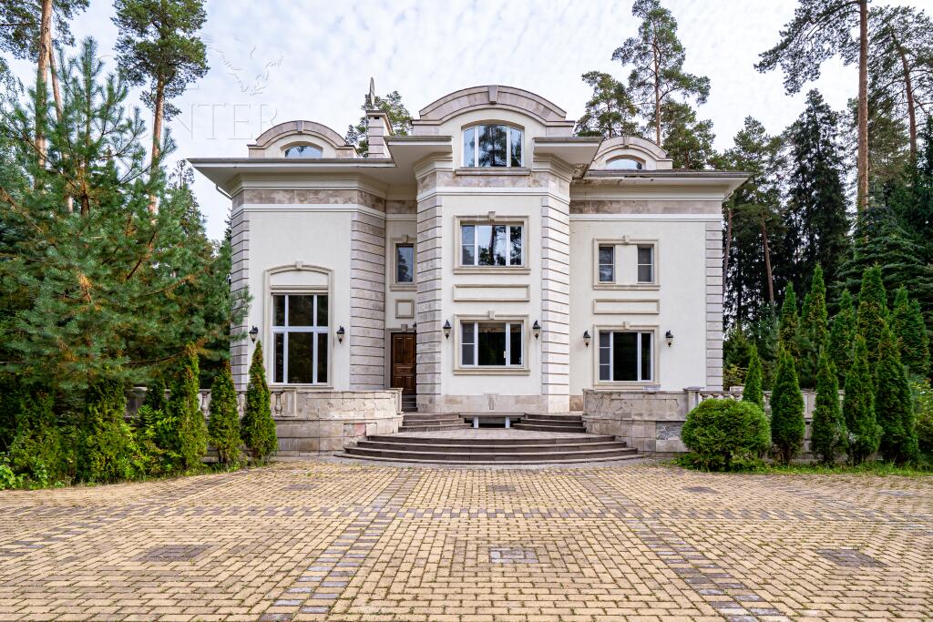 2-этажный коттедж 696 м² с отделкой