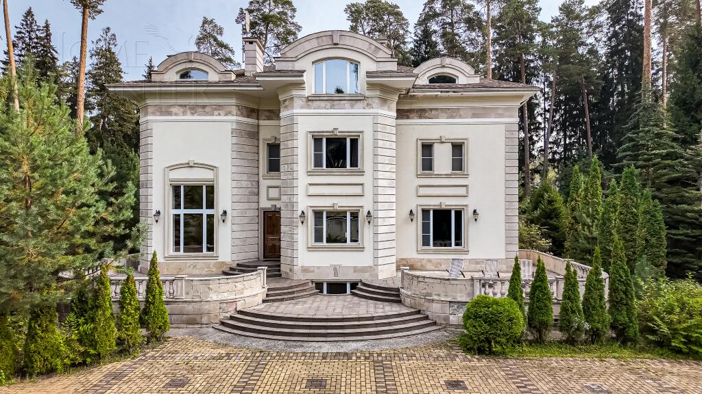 2-этажный коттедж 696 м² с отделкой