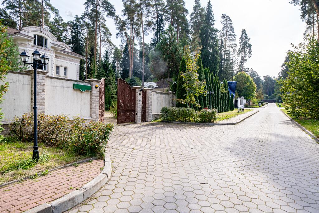 2-этажный коттедж 696 м² с отделкой