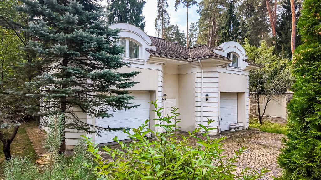 2-этажный коттедж 696 м² с отделкой