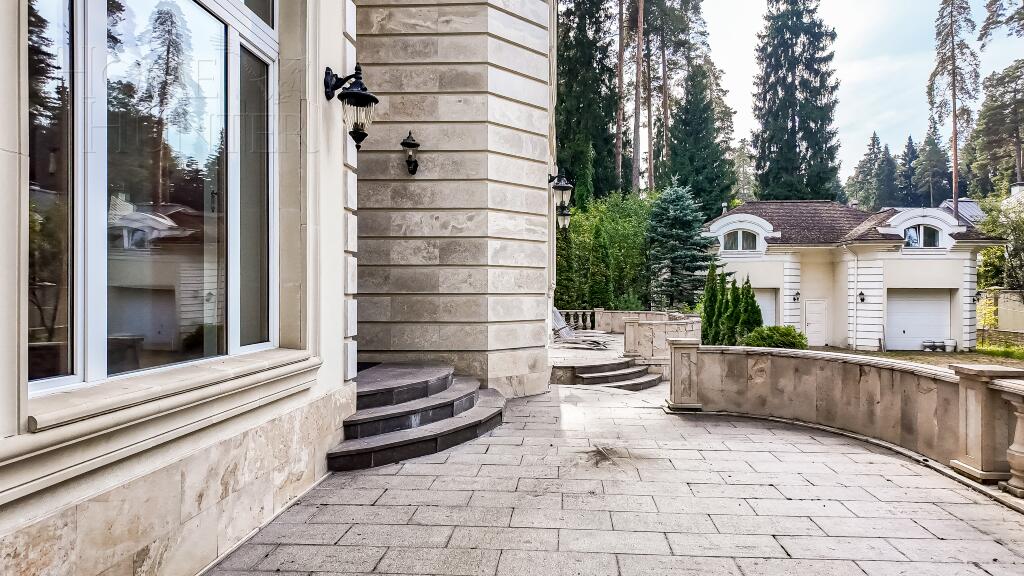 2-этажный коттедж 696 м² с отделкой