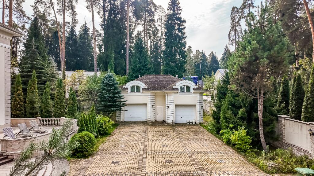 2-этажный коттедж 696 м² с отделкой