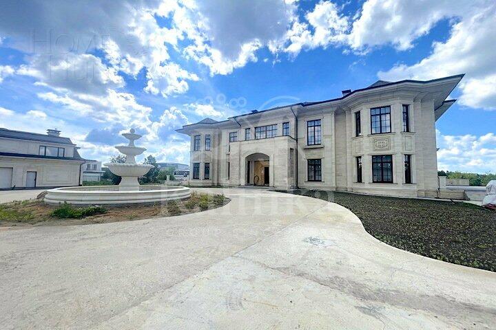 2-этажный коттедж 3 600 м² без отделки