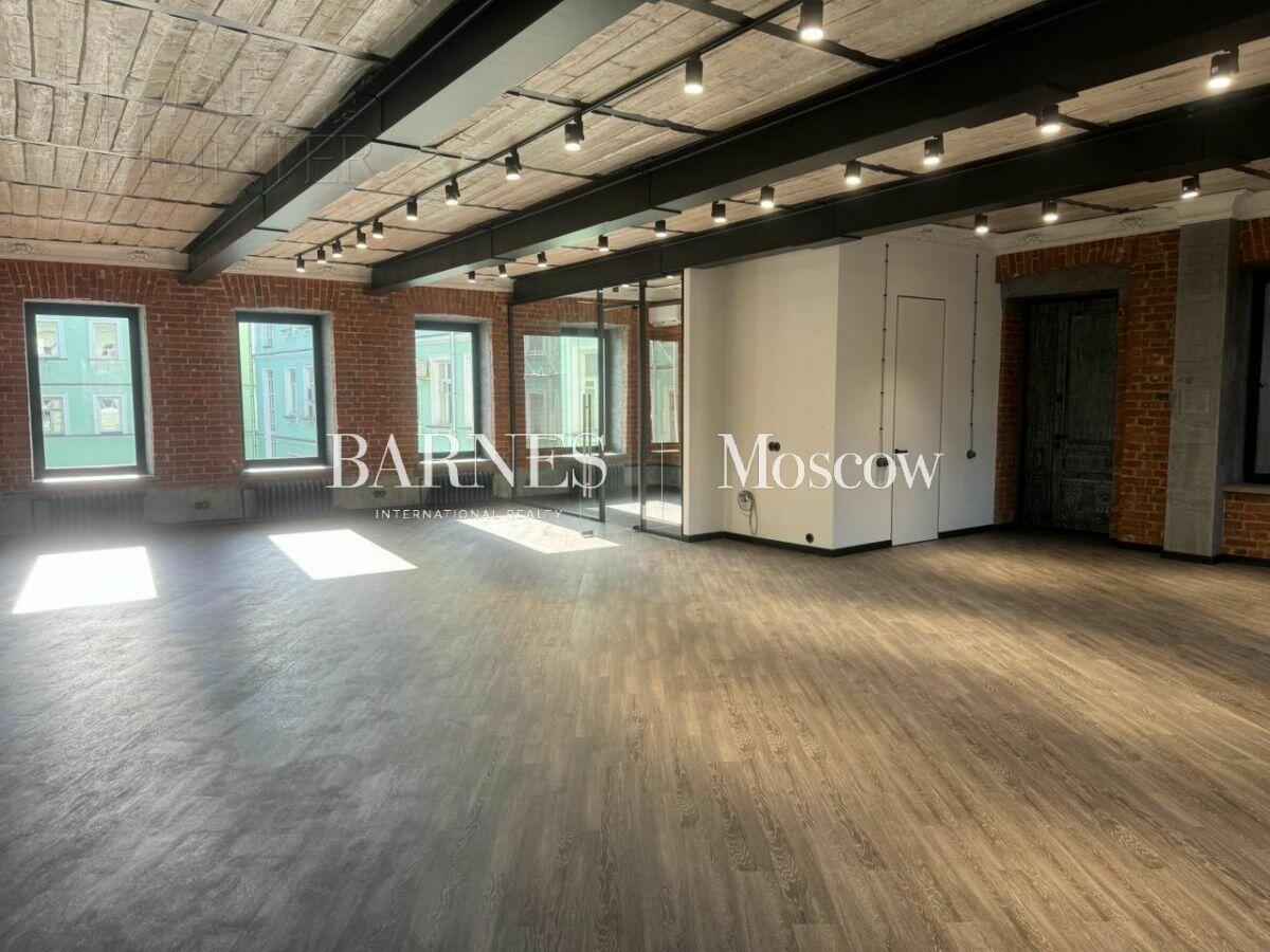 2-КОМН. КВАРТИРА С ОТДЕЛКОЙ 130 М² НА 3 ЭТАЖЕ