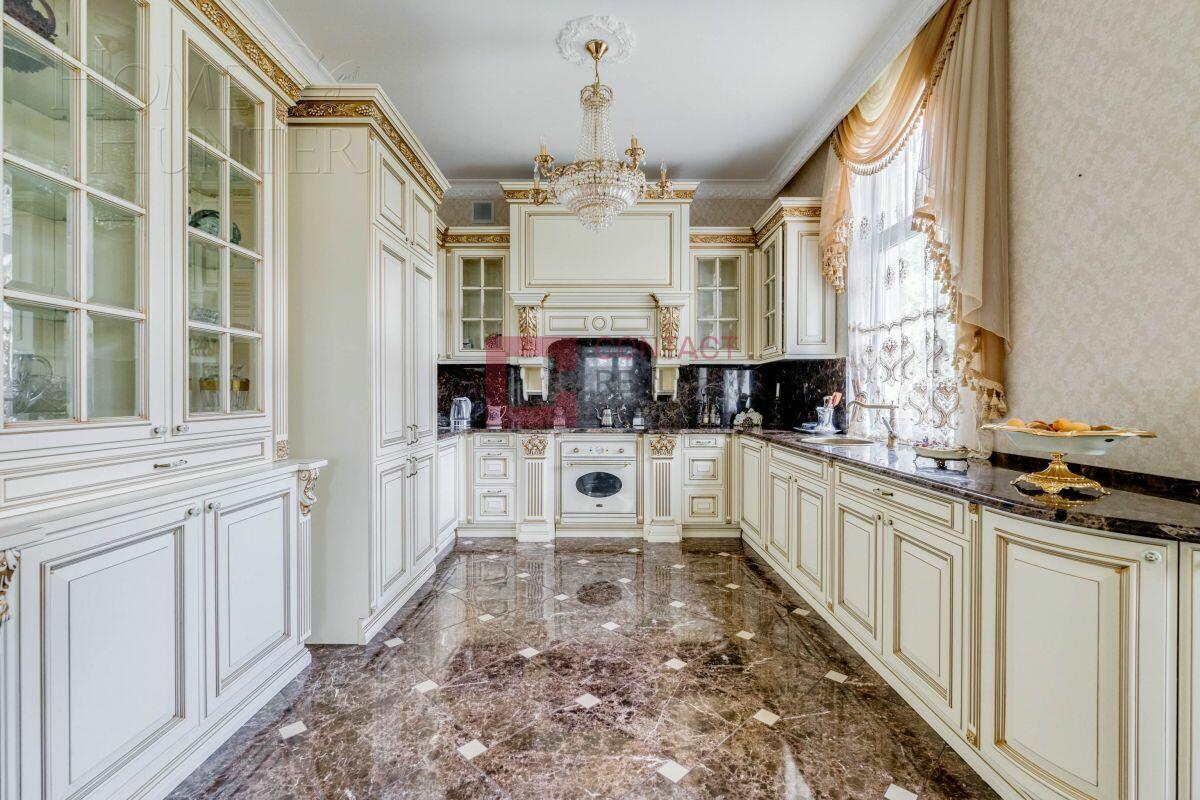 3-этажный коттедж 580 м² с отделкой