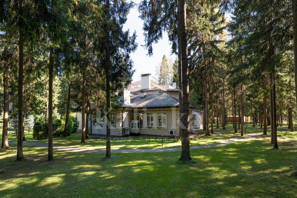 2-этажный коттедж 600 м² с отделкой