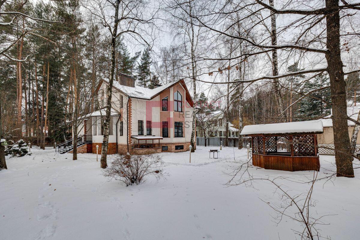 3-этажный коттедж 400 м² с отделкой