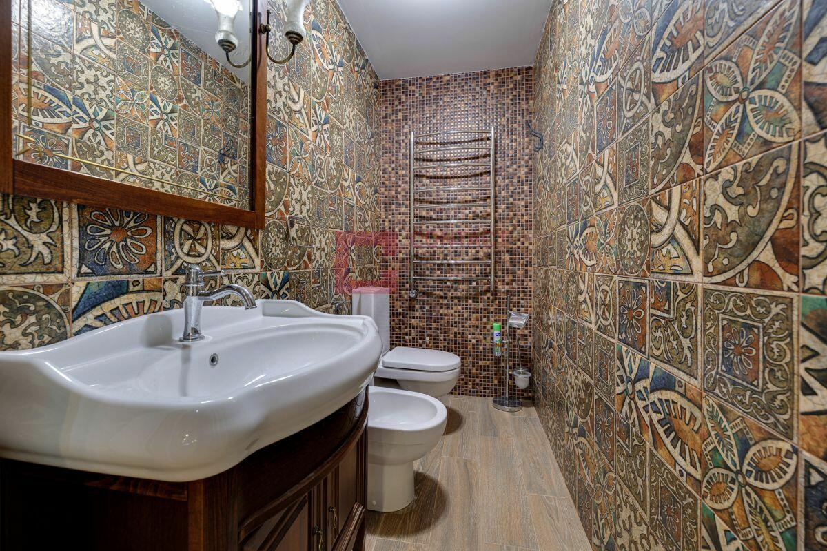 3-этажный коттедж 400 м² с отделкой