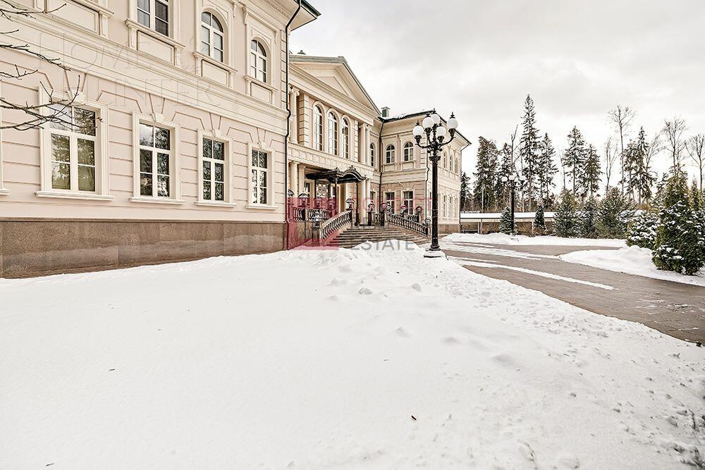 3-этажный коттедж 3 000 м² с отделкой