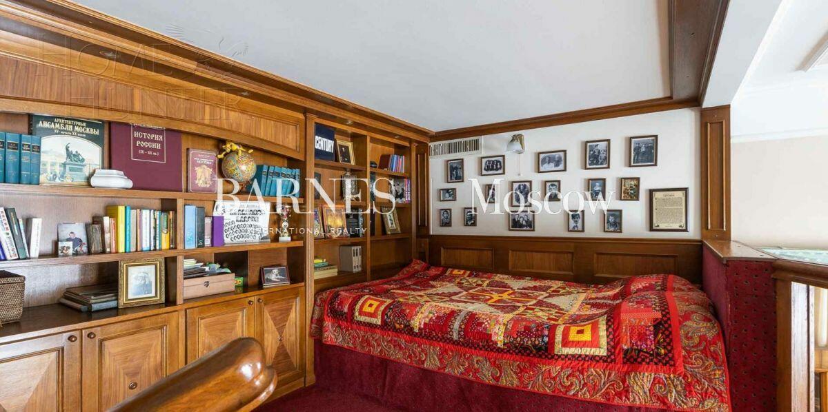 5-КОМН. КВАРТИРА С ОТДЕЛКОЙ 220 М² НА 4 ЭТАЖЕ