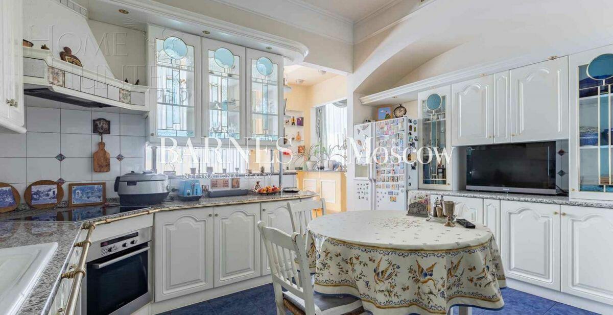 5-КОМН. КВАРТИРА С ОТДЕЛКОЙ 220 М² НА 4 ЭТАЖЕ