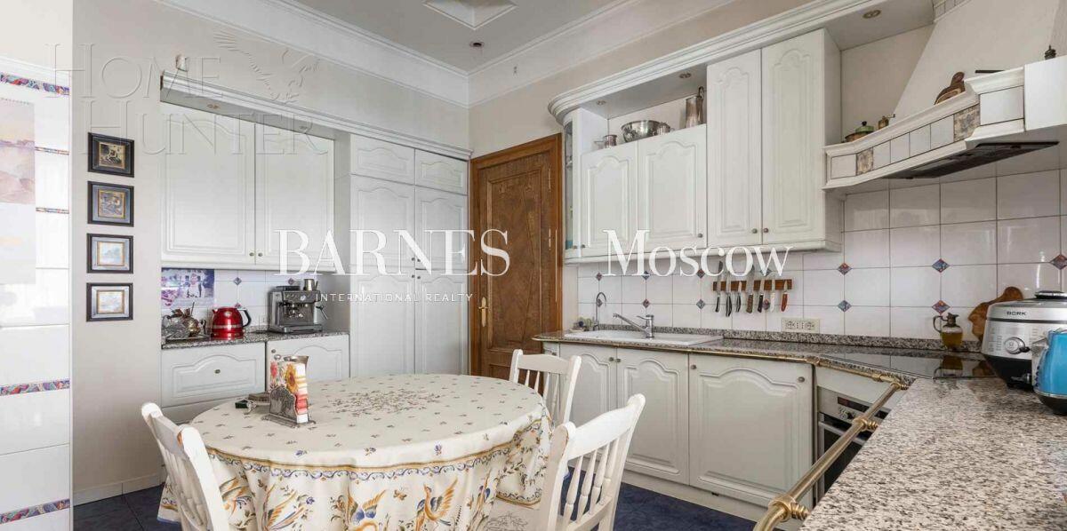 5-КОМН. КВАРТИРА С ОТДЕЛКОЙ 220 М² НА 4 ЭТАЖЕ