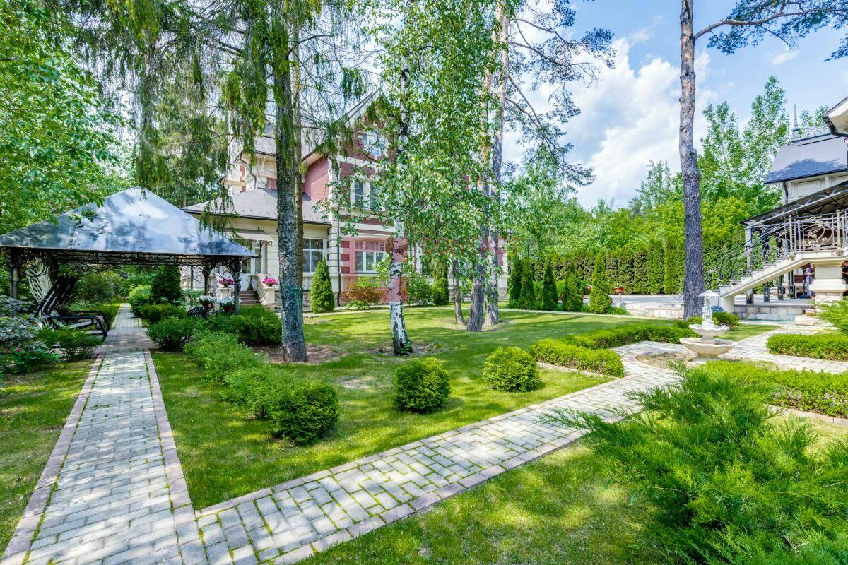 3-этажный коттедж 580 м² с отделкой