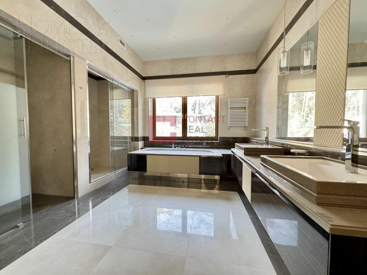 2-этажный коттедж 1 200 м² без отделки