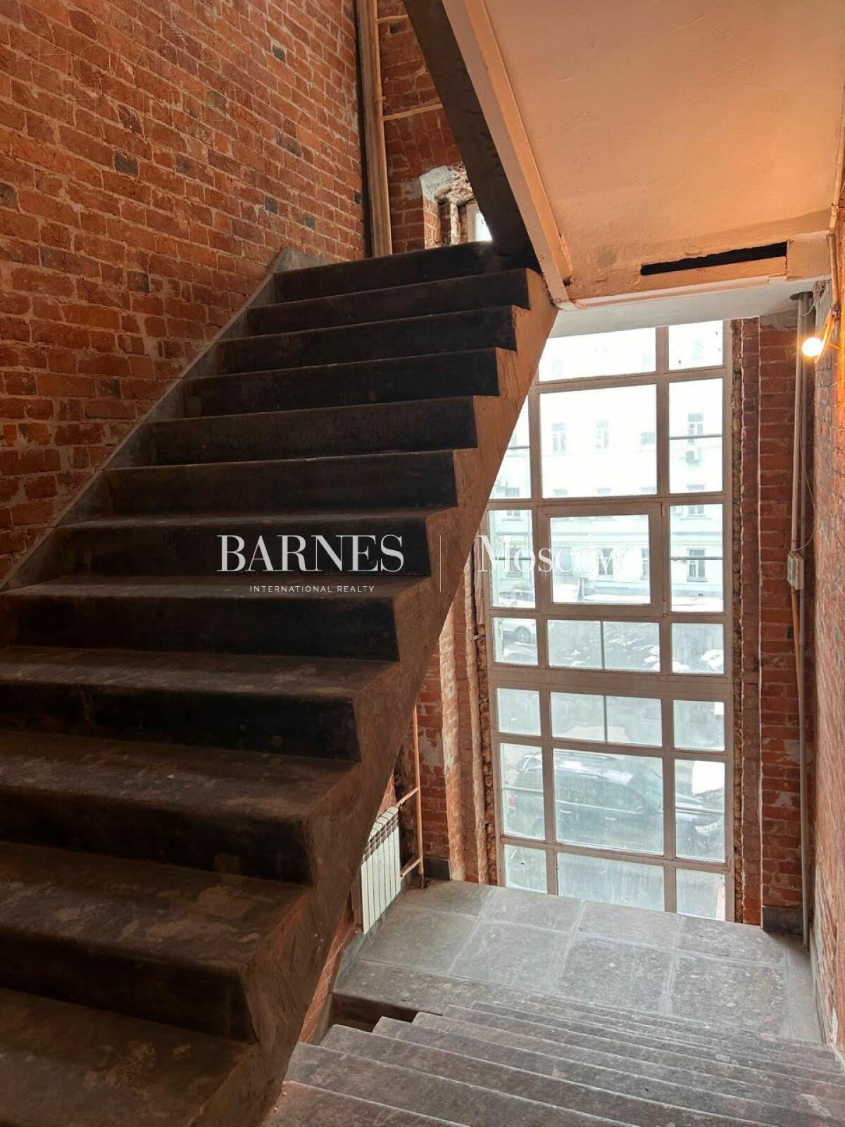 2-КОМН. КВАРТИРА С ОТДЕЛКОЙ 130 М² НА 3 ЭТАЖЕ