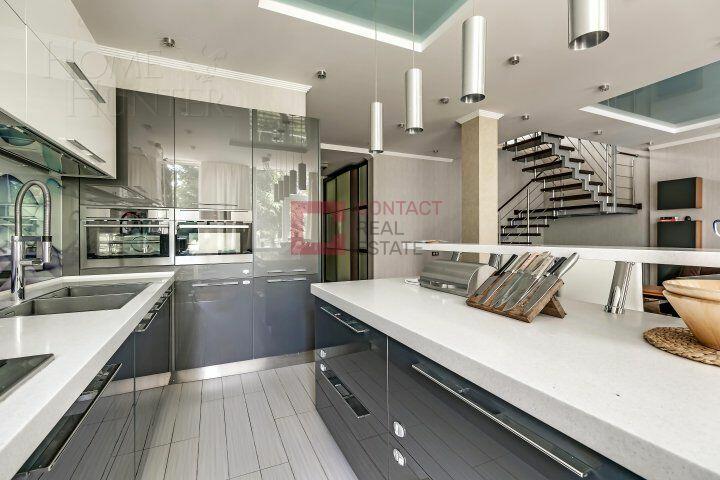 3-этажный таунхаус 350 м² с отделкой