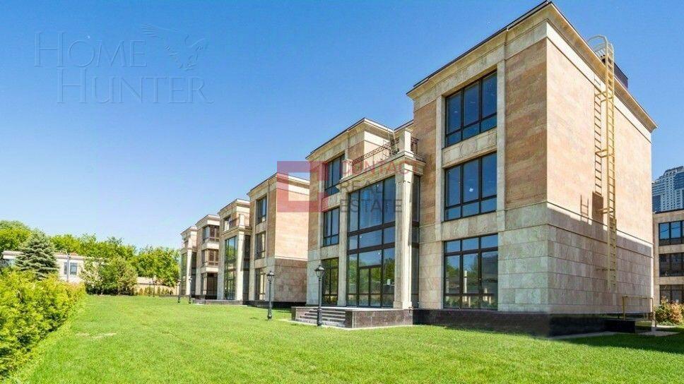 3-этажный коттедж 856 м² без отделки