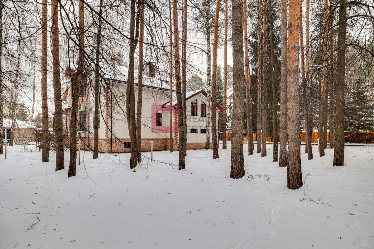 3-этажный коттедж 400 м² с отделкой