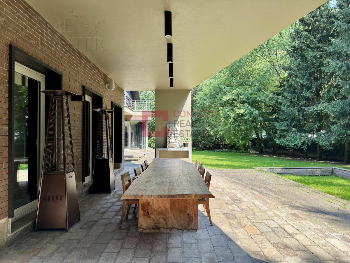 2-этажный коттедж 1 200 м² с отделкой