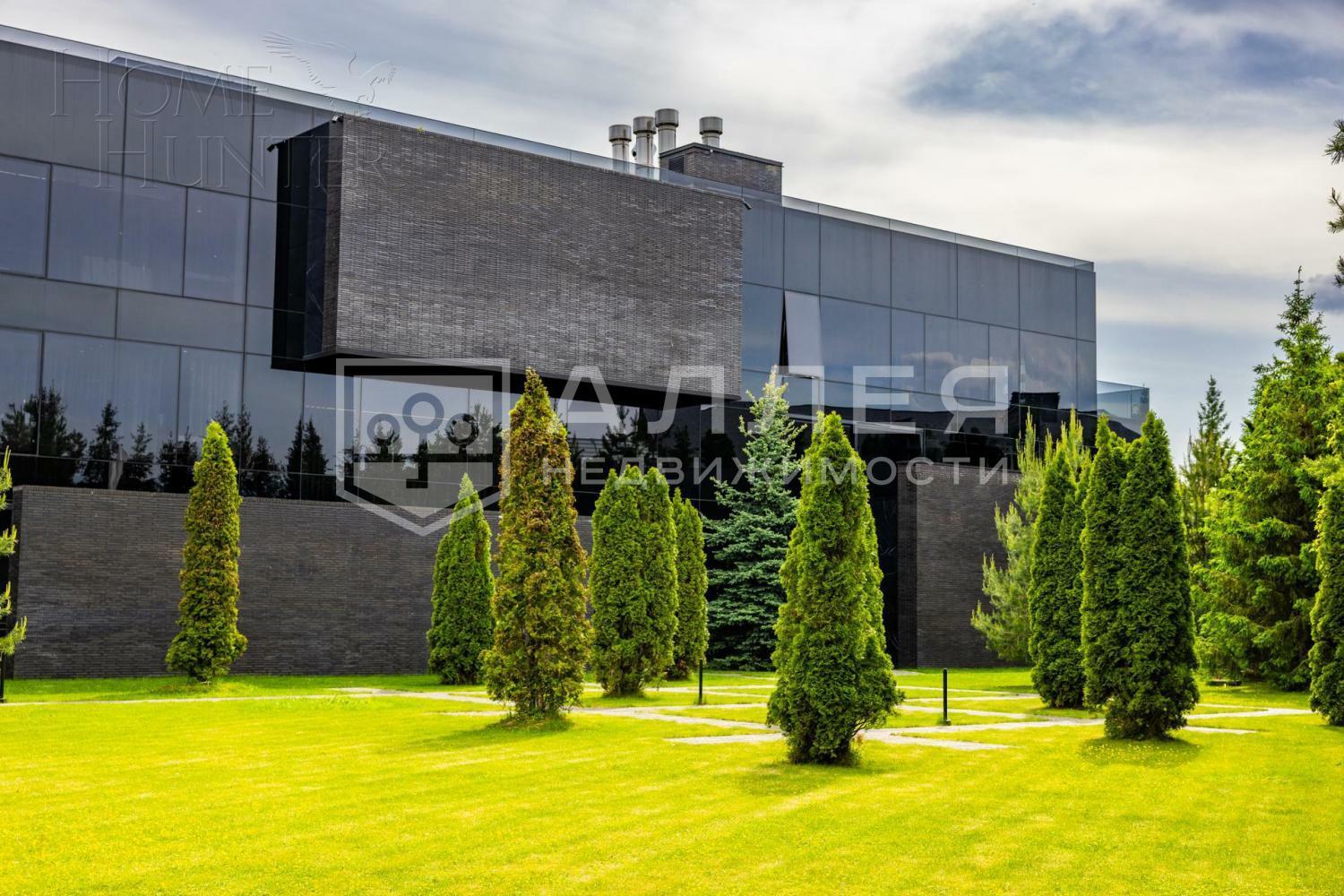 3-этажный коттедж 2 300 м² с отделкой