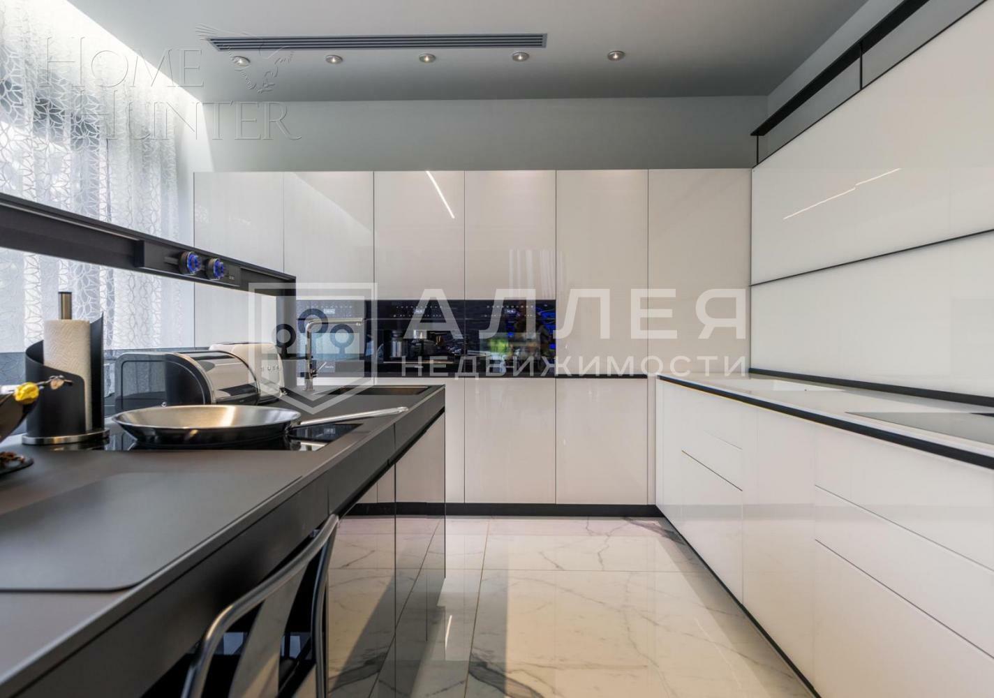 3-этажный коттедж 2 300 м² с отделкой