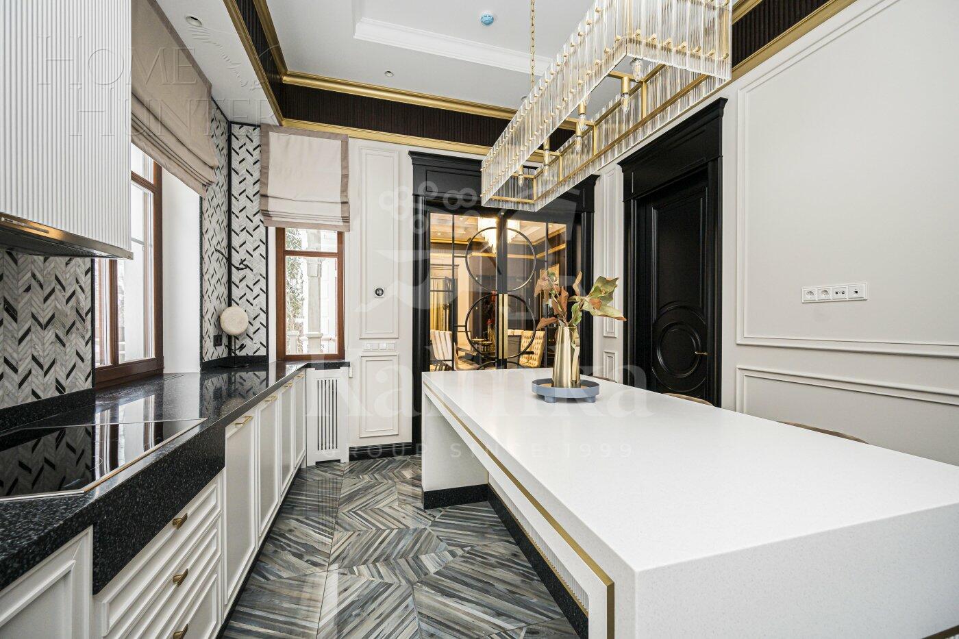 3-этажный коттедж 697 м² с отделкой