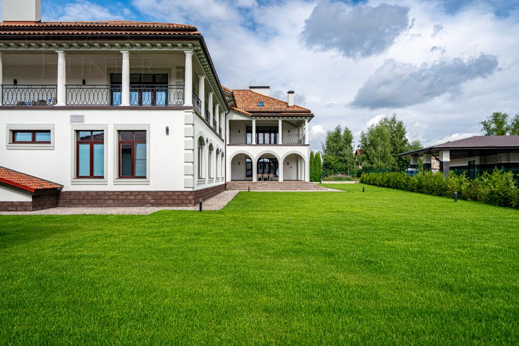 2-этажный коттедж 1 327 м² с отделкой