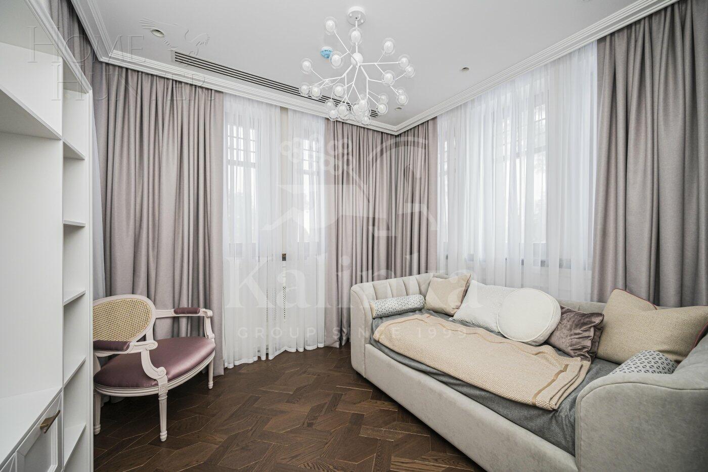 3-этажный коттедж 697 м² с отделкой