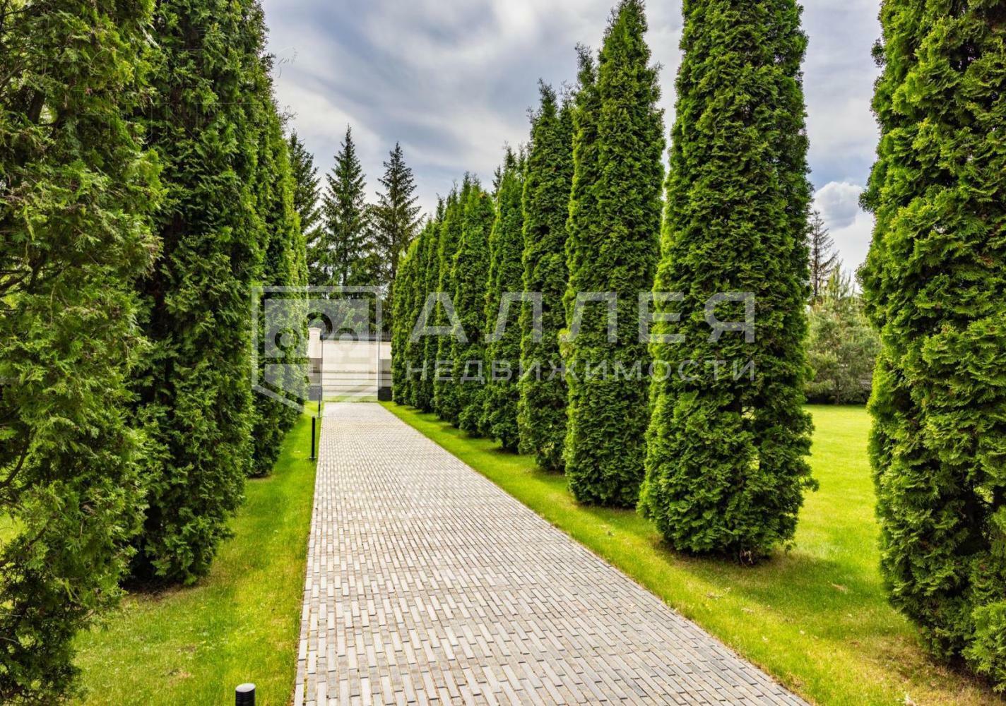 3-этажный коттедж 2 300 м² с отделкой