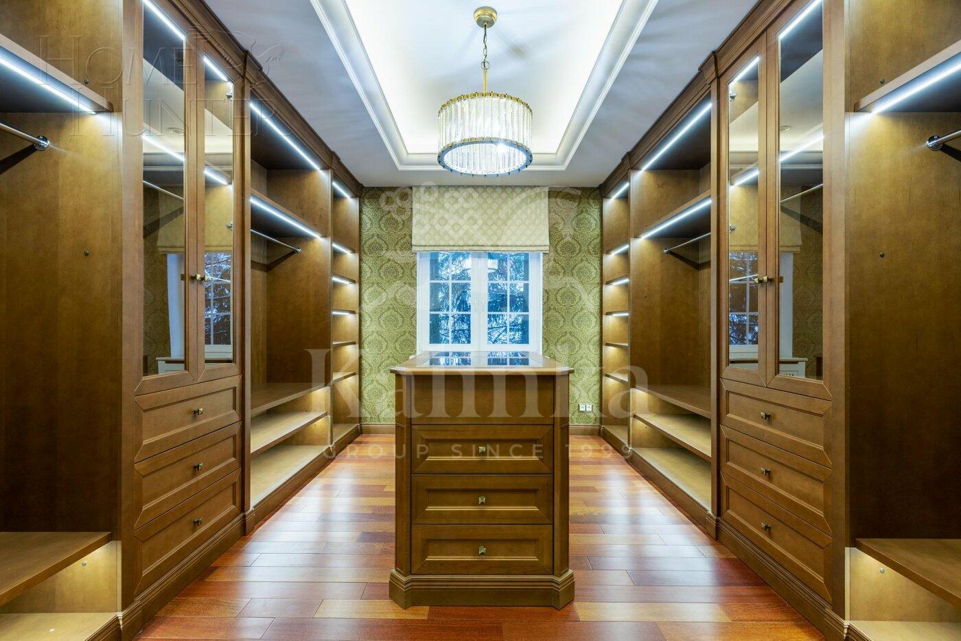 2-этажный коттедж 687 м² с отделкой