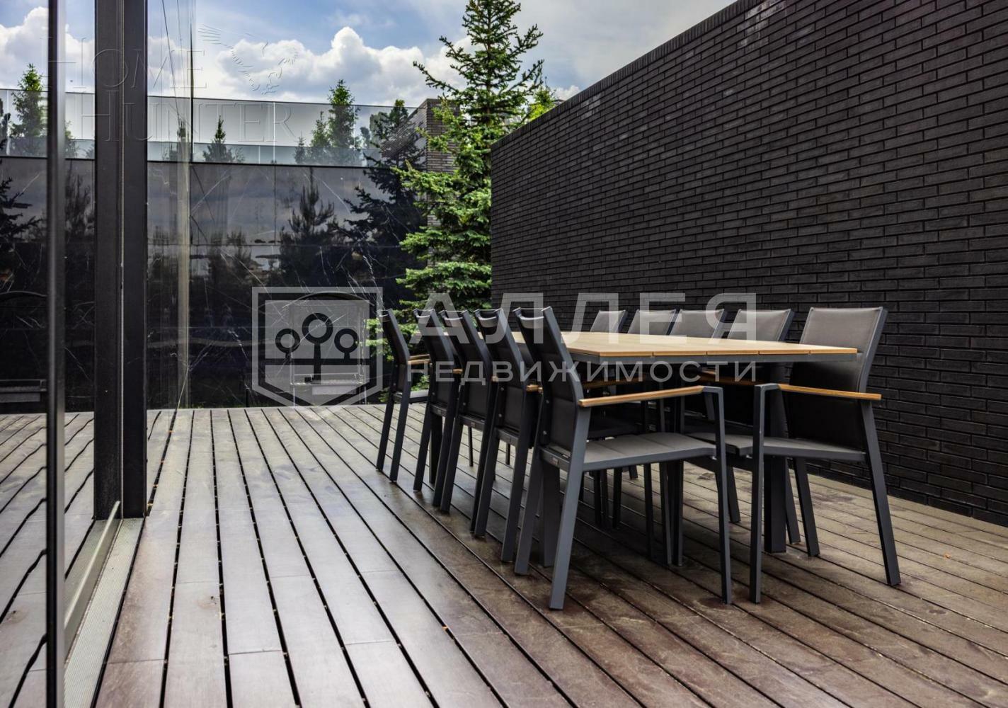 3-этажный коттедж 2 300 м² с отделкой