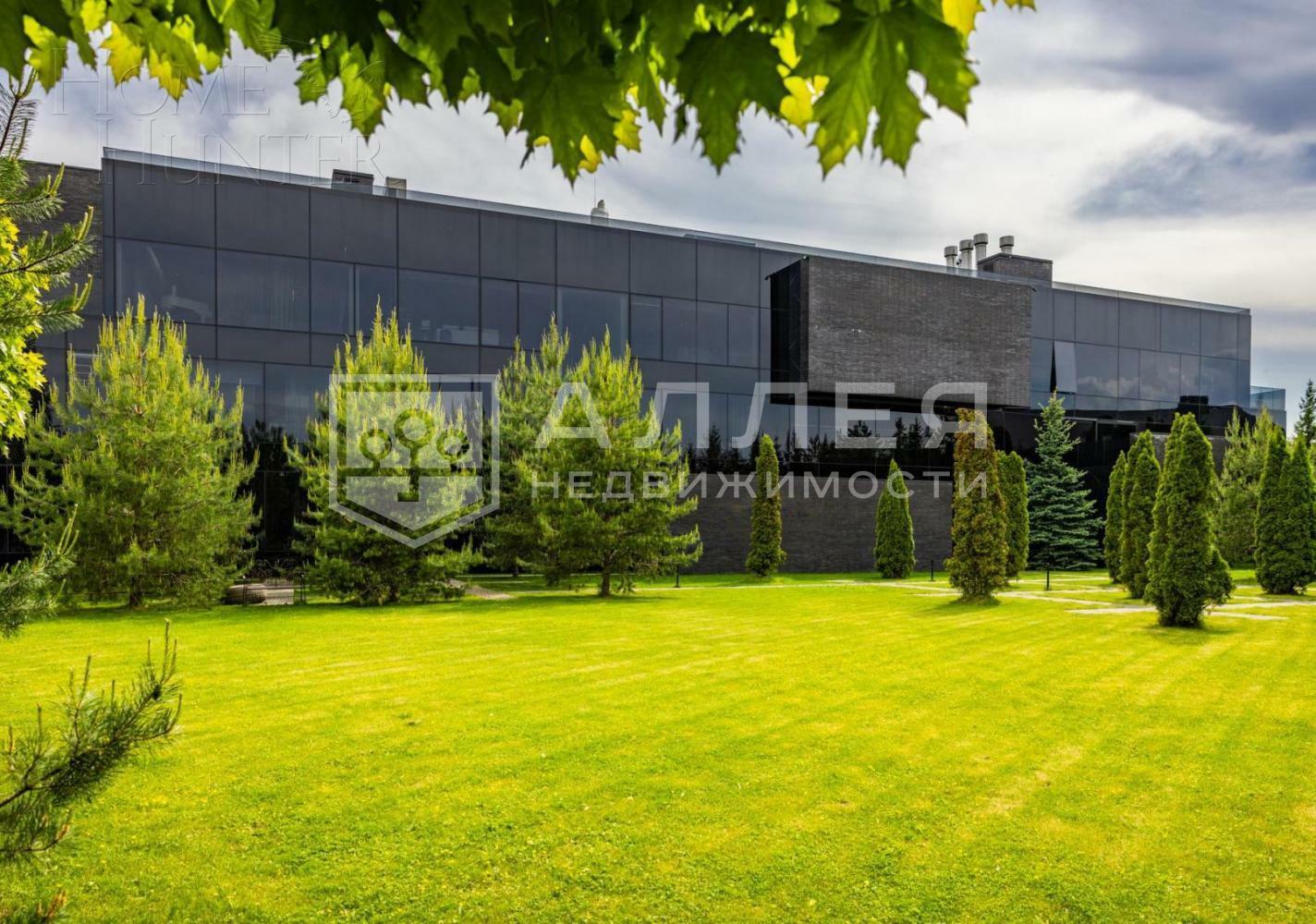 3-этажный коттедж 2 300 м² с отделкой