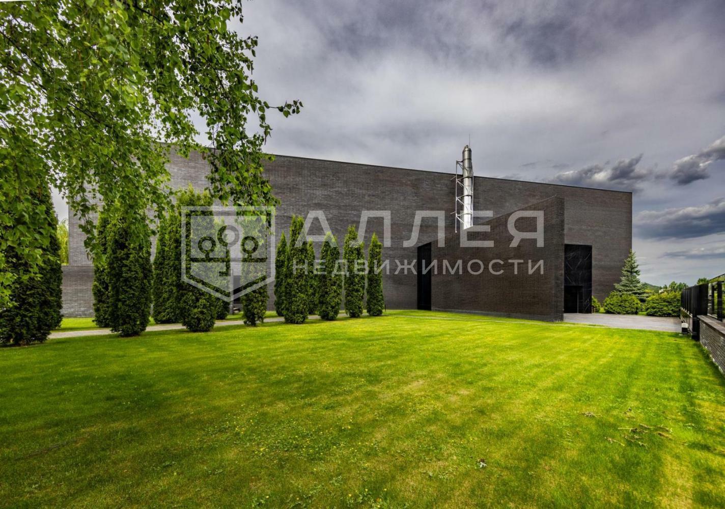 3-этажный коттедж 2 300 м² с отделкой