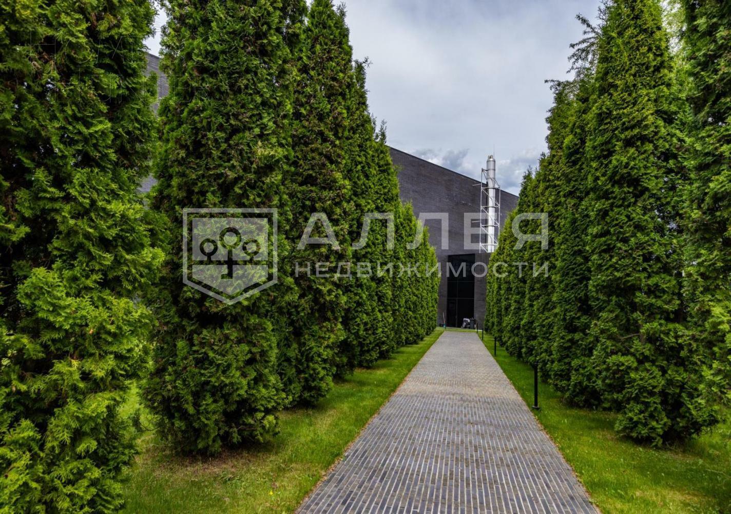 3-этажный коттедж 2 300 м² с отделкой