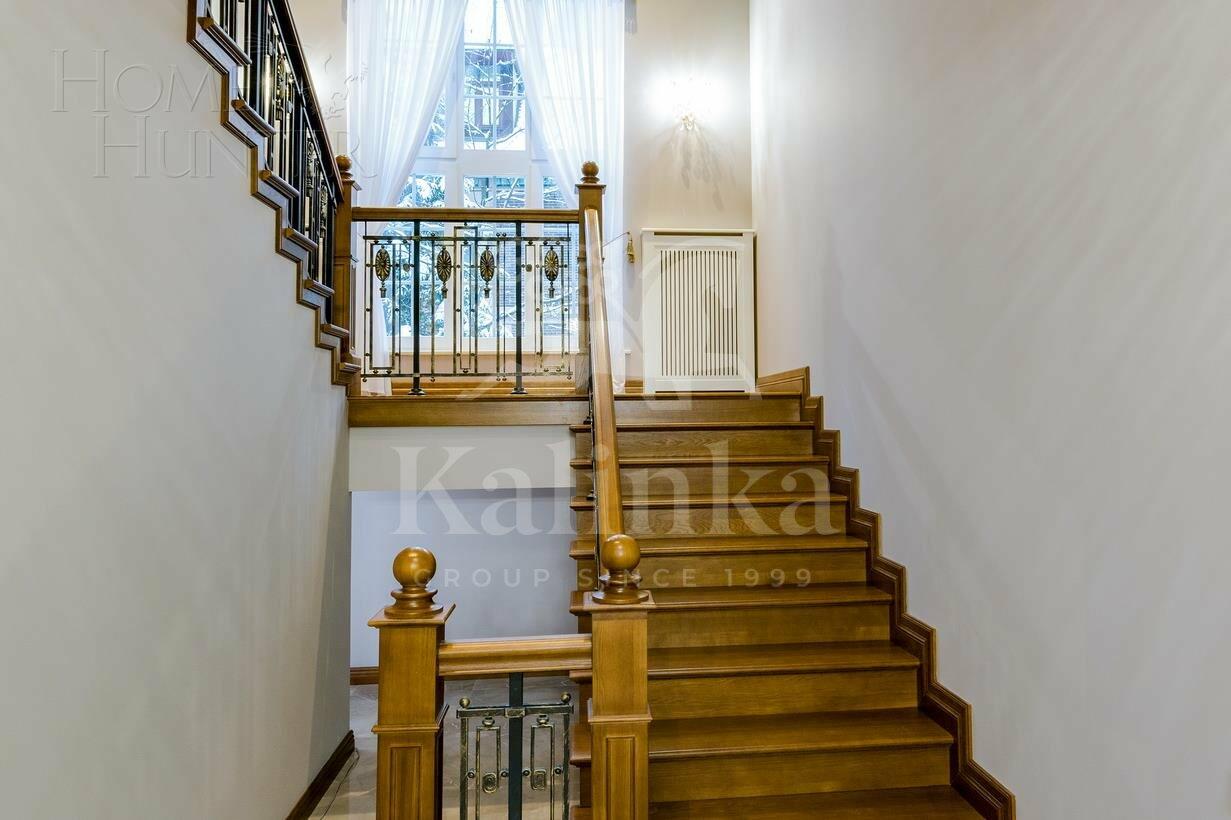 2-этажный коттедж 687 м² с отделкой