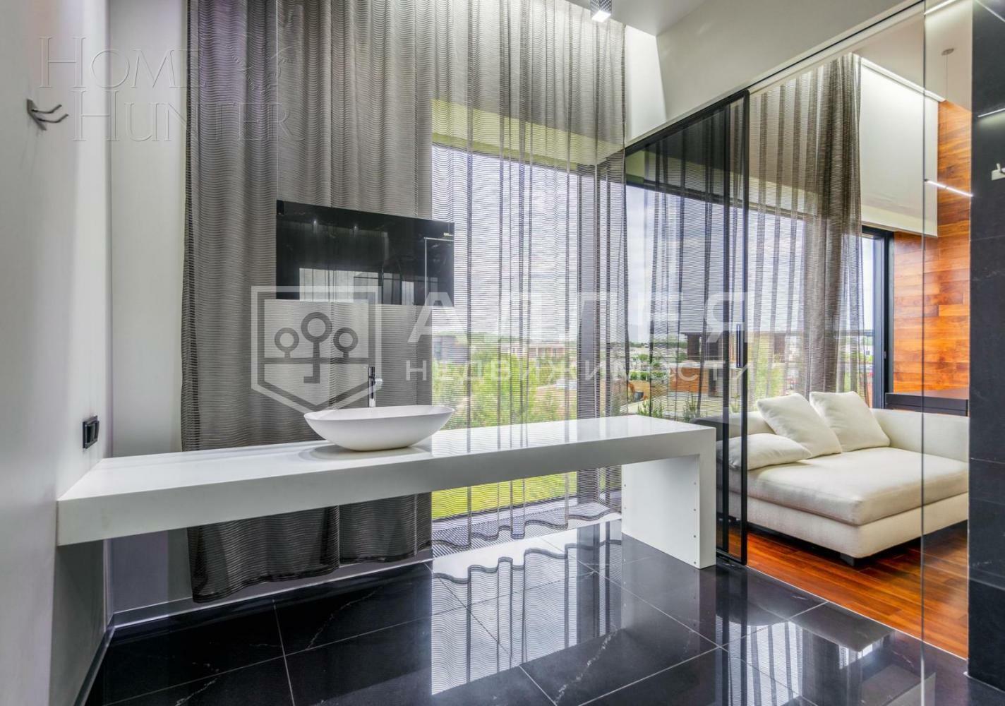 3-этажный коттедж 2 300 м² с отделкой