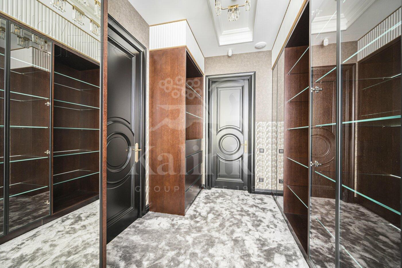 3-этажный коттедж 697 м² с отделкой