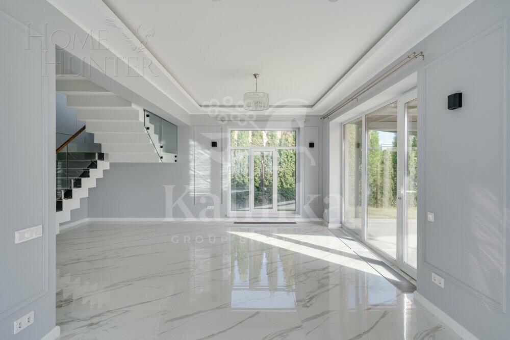 2-этажный коттедж 250 м² с отделкой