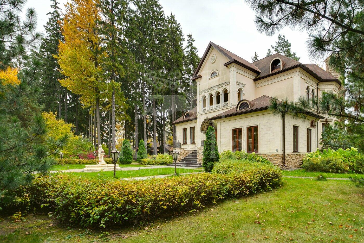 2-этажный коттедж 890 м² с отделкой